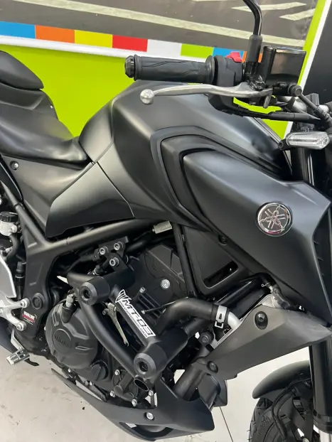 YAMAHA MT-03 300 ABS, Foto 4