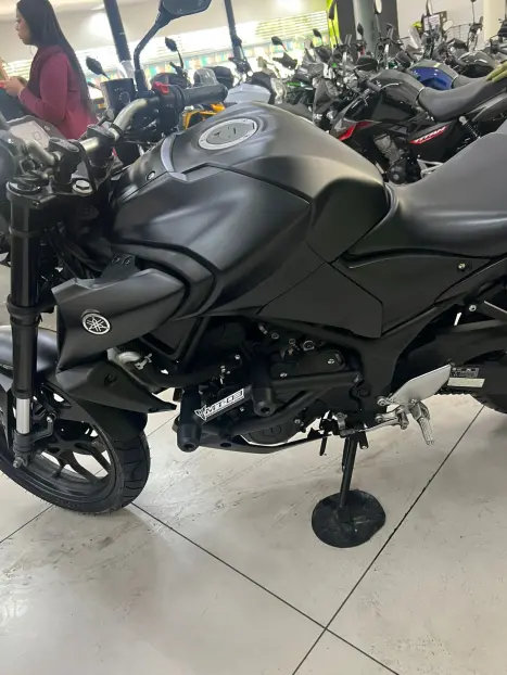 YAMAHA MT-03 300 ABS, Foto 5