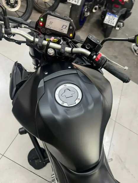 YAMAHA MT-03 300 ABS, Foto 6