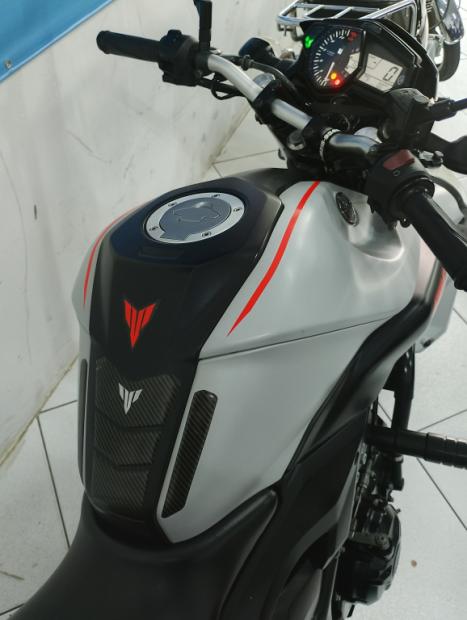 YAMAHA MT-03 300 ABS, Foto 3