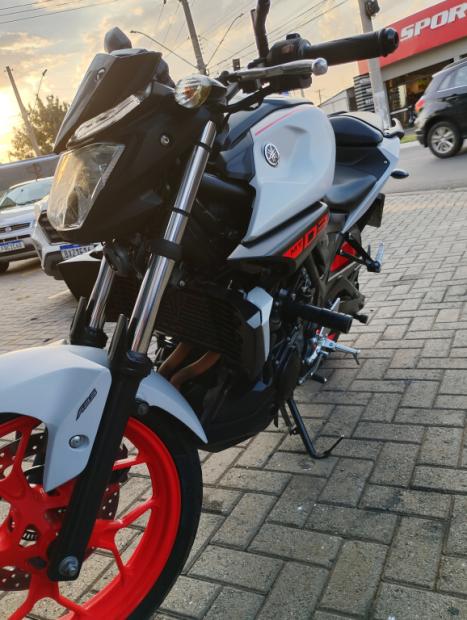 YAMAHA MT-03 300 ABS, Foto 4