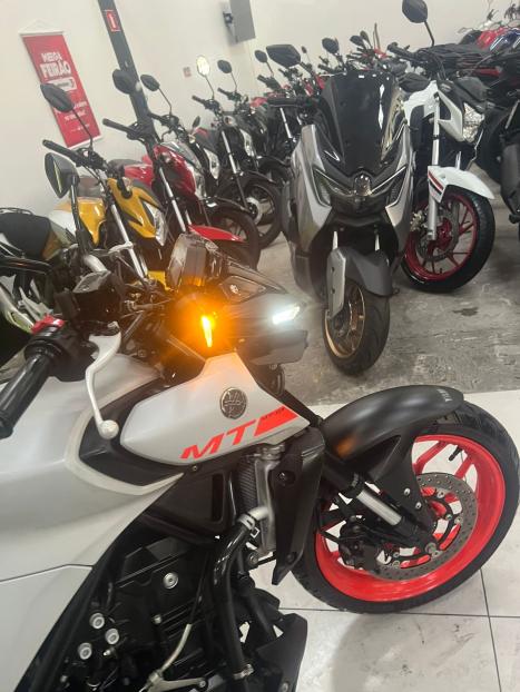 YAMAHA MT-03 300 ABS, Foto 5