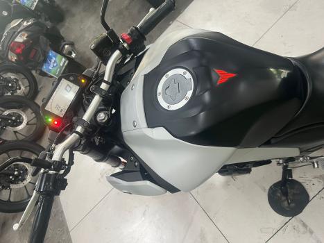 YAMAHA MT-03 300 ABS, Foto 8