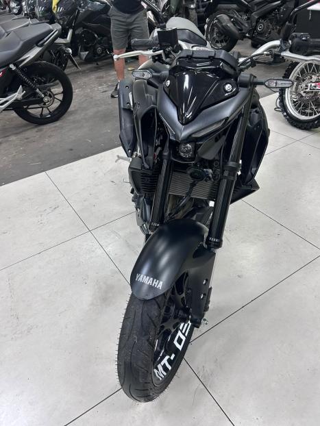 YAMAHA MT-03 300 ABS, Foto 4