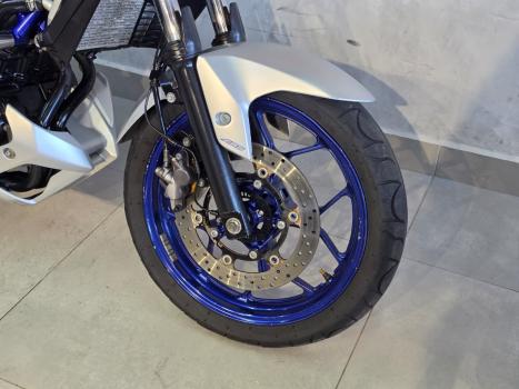 YAMAHA MT-03 300 ABS, Foto 3