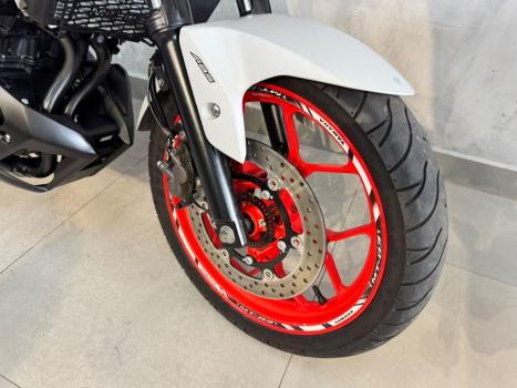 YAMAHA MT-03 300 ABS, Foto 4