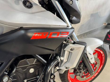 YAMAHA MT-03 300 ABS, Foto 6