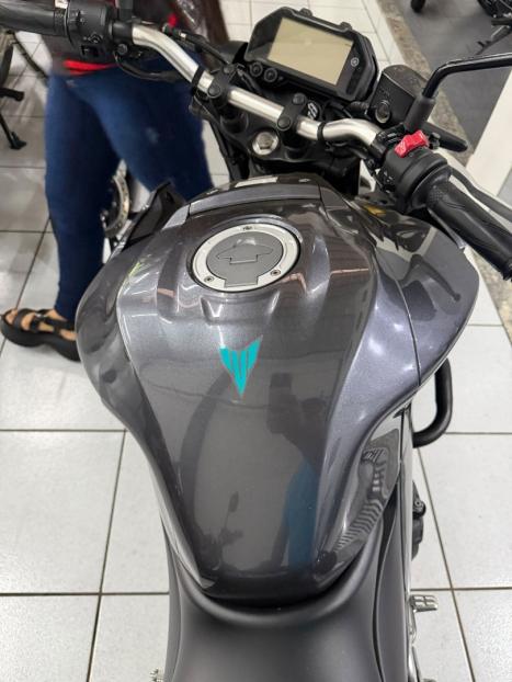 YAMAHA MT-03 300 ABS, Foto 2