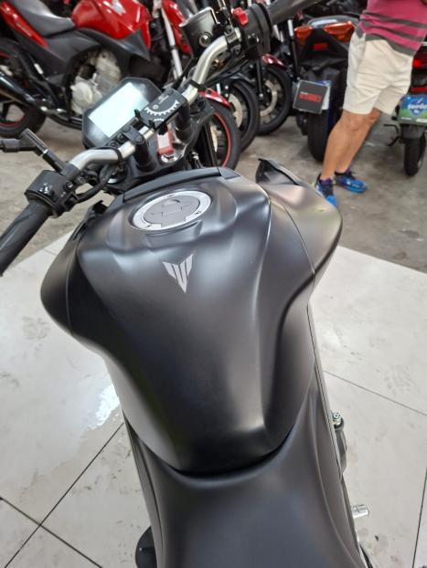 YAMAHA MT-03 300 ABS, Foto 4