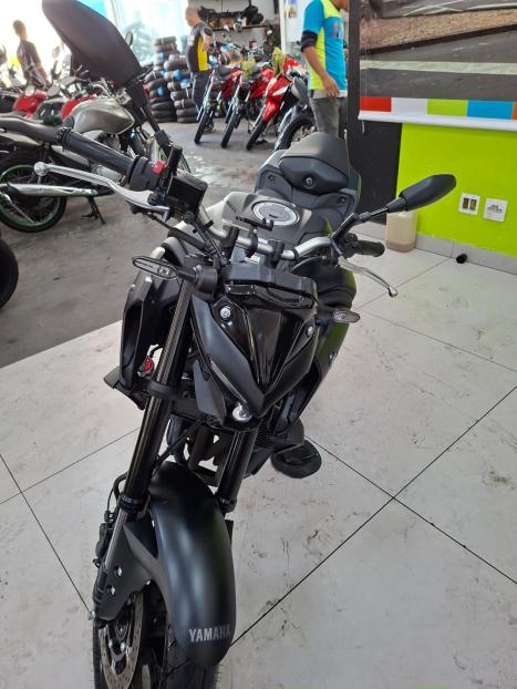 YAMAHA MT-03 300 ABS, Foto 5