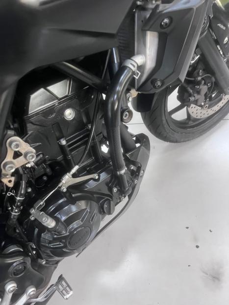 YAMAHA MT-03 300 ABS, Foto 3