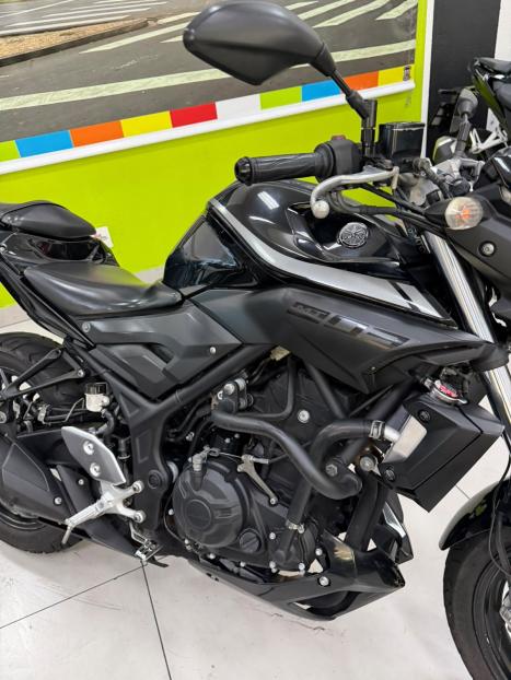 YAMAHA MT-03 300 ABS, Foto 2
