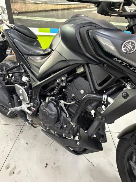 YAMAHA MT-03 300 ABS, Foto 2