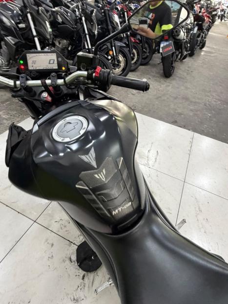 YAMAHA MT-03 300 ABS, Foto 7