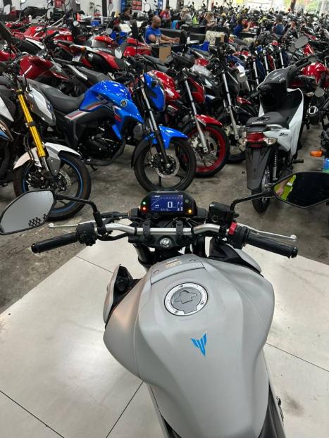 YAMAHA MT-03 300 ABS, Foto 4