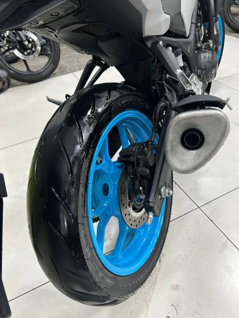YAMAHA MT-03 300 ABS, Foto 5