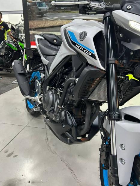 YAMAHA MT-03 300 ABS, Foto 8