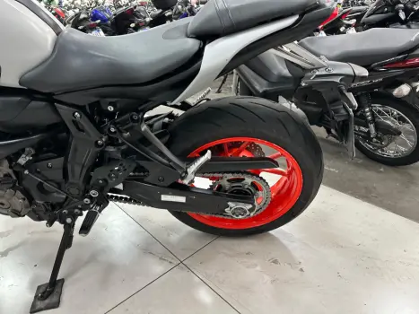 YAMAHA MT-07 700 , Foto 8