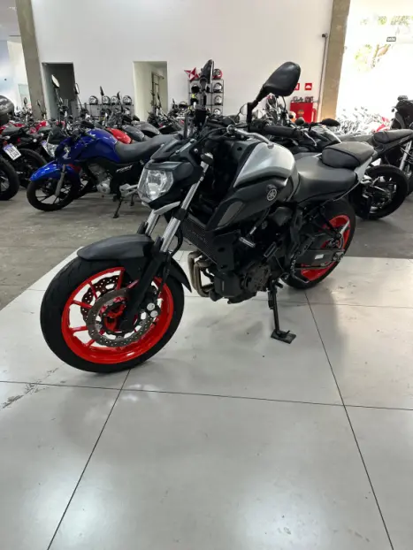 YAMAHA MT-07 700 , Foto 9