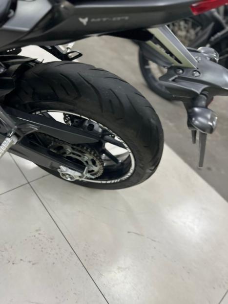YAMAHA MT-07 700 , Foto 2