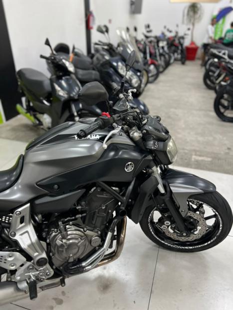 YAMAHA MT-07 700 , Foto 4