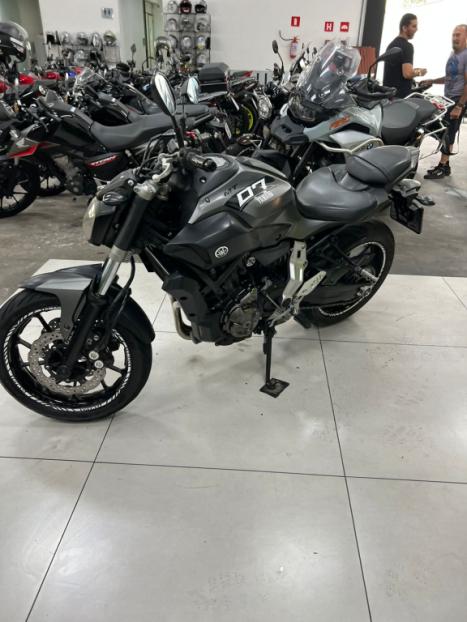 YAMAHA MT-07 700 , Foto 7