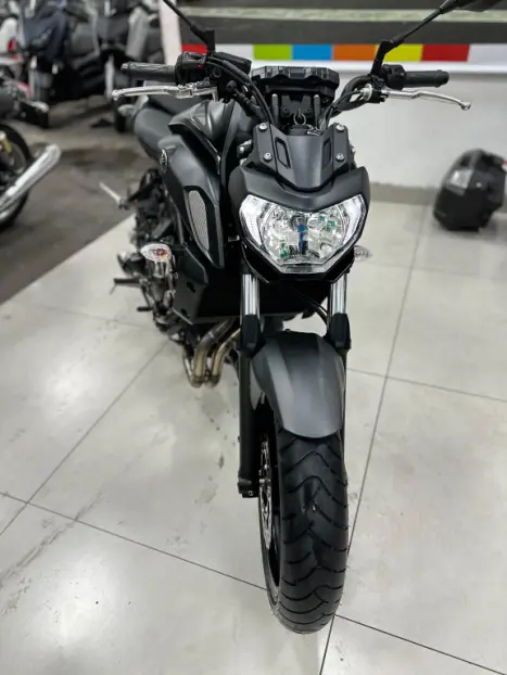 YAMAHA MT-07 700 ABS, Foto 4