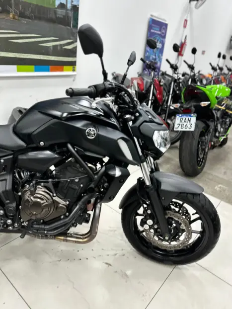 YAMAHA MT-07 700 ABS, Foto 7