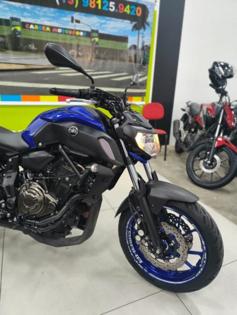 YAMAHA MT-07 700 ABS, Foto 2