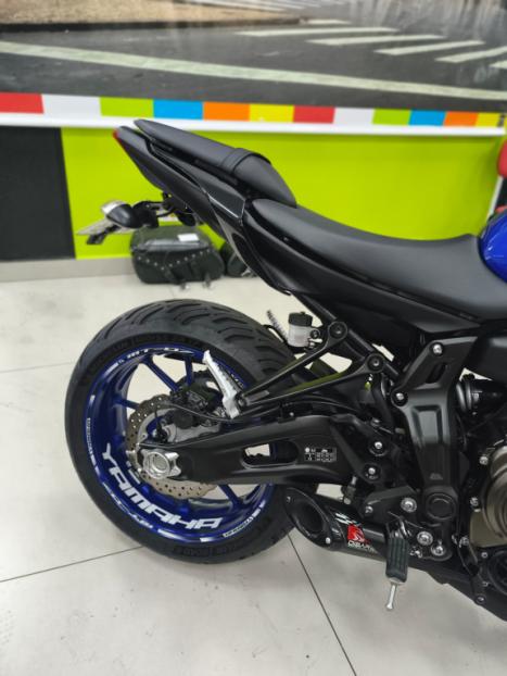 YAMAHA MT-07 700 ABS, Foto 3