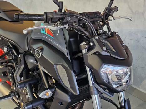 YAMAHA MT-07 700 ABS, Foto 2