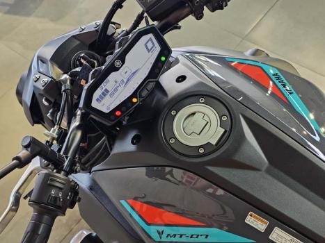 YAMAHA MT-07 700 ABS, Foto 4