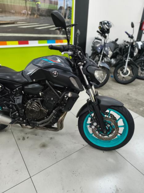 YAMAHA MT-07 700 ABS, Foto 3