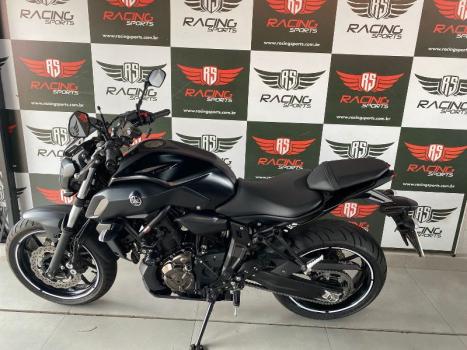 YAMAHA MT-07 700 ABS, Foto 2