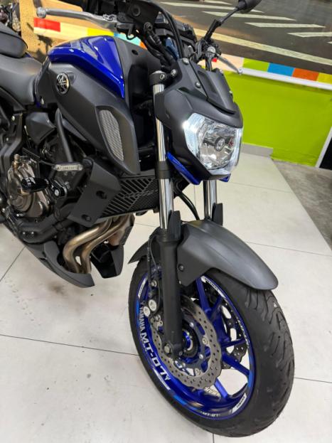 YAMAHA MT-07 700 ABS, Foto 6