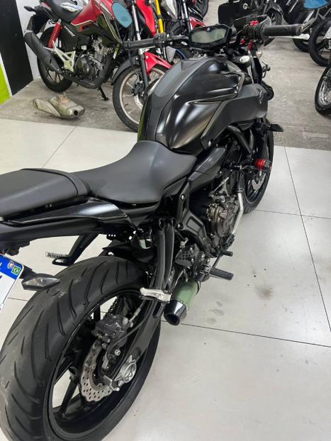 YAMAHA MT-07 700 ABS, Foto 2