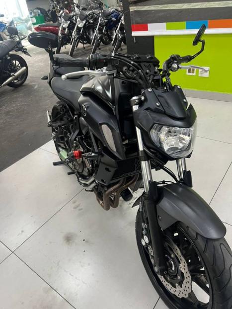 YAMAHA MT-07 700 ABS, Foto 5