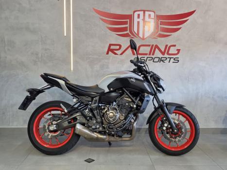 YAMAHA MT-07 700 ABS, Foto 1