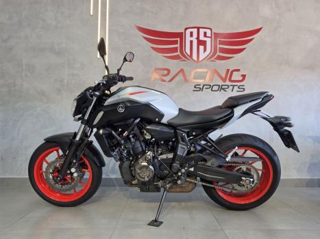 YAMAHA MT-07 700 ABS, Foto 2