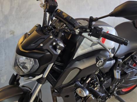 YAMAHA MT-07 700 ABS, Foto 3