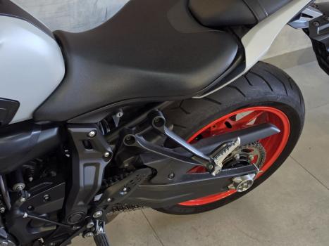 YAMAHA MT-07 700 ABS, Foto 6