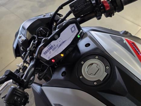 YAMAHA MT-07 700 ABS, Foto 8