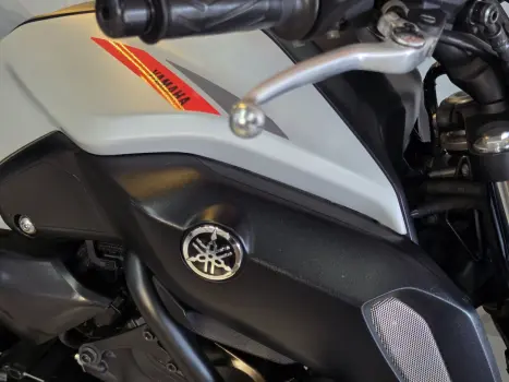 YAMAHA MT-07 700 ABS, Foto 11