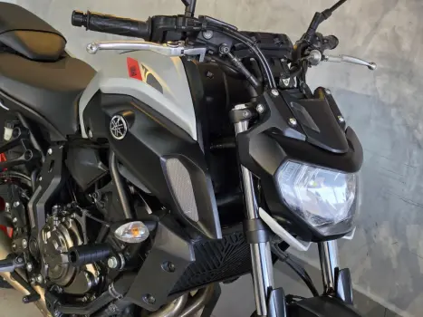 YAMAHA MT-07 700 ABS, Foto 14