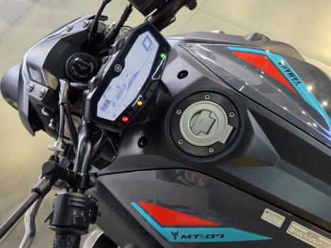 YAMAHA MT-07 700 ABS, Foto 4