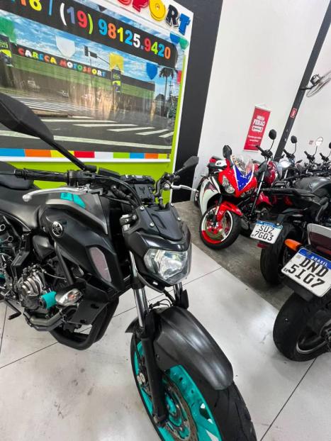 YAMAHA MT-07 700 ABS, Foto 2