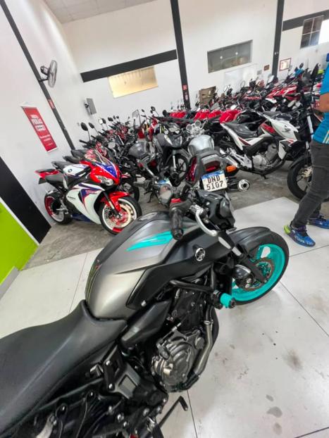 YAMAHA MT-07 700 ABS, Foto 3
