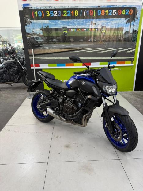 YAMAHA MT-07 700 ABS, Foto 2