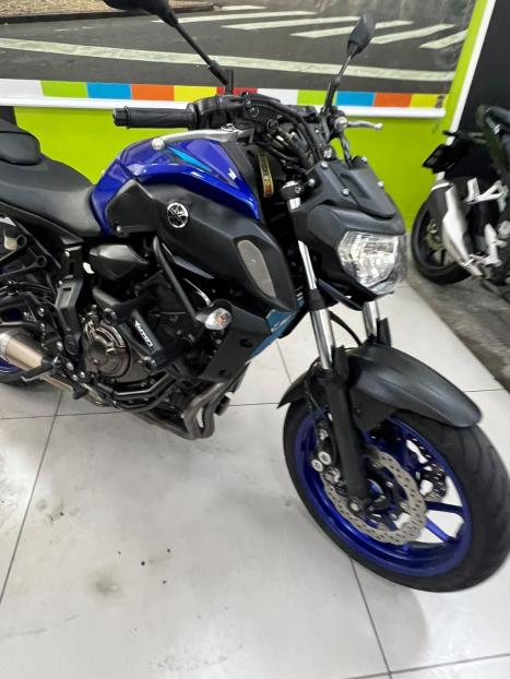 YAMAHA MT-07 700 ABS, Foto 4