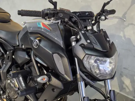YAMAHA MT-07 700 ABS, Foto 10
